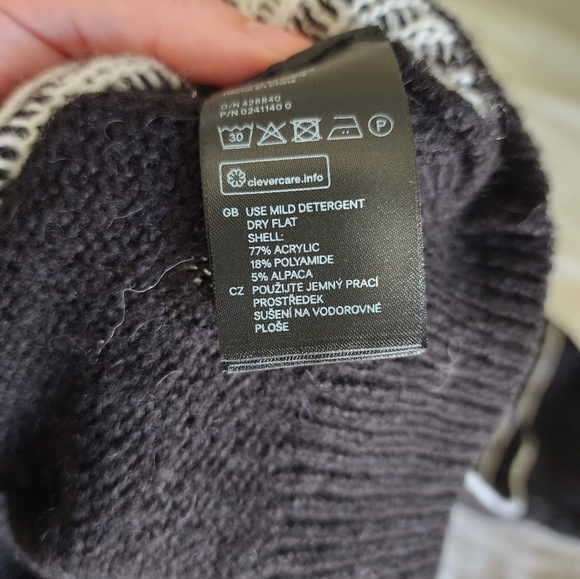 H&M × Disney Winking Mickey Mouse Striped Sweater Acrylic/ Alpaca Blend size Med - Picture 5 of 5